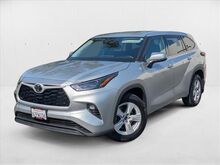 2022_Toyota_Highlander_LE_ Roseville CA