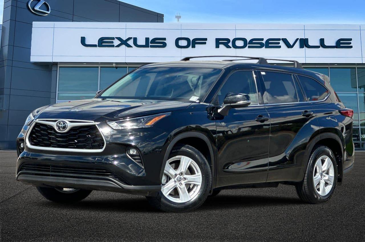 2022 Toyota Highlander LE