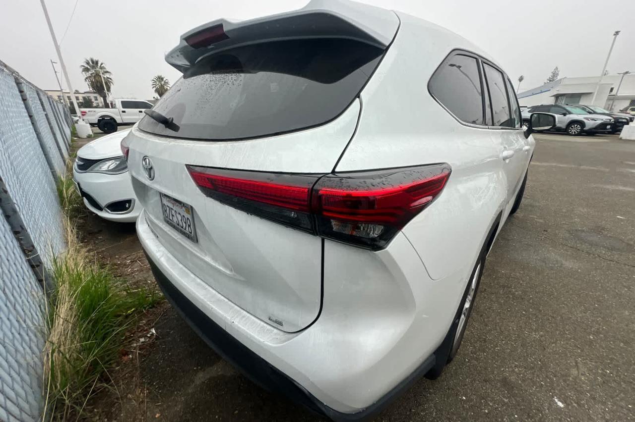2022 Toyota Highlander LE