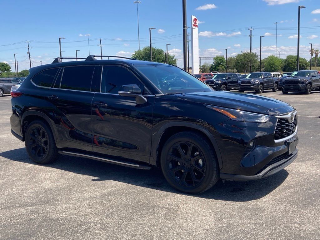 2022 Toyota Highlander LE