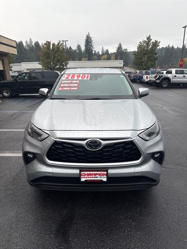 2022 Toyota Highlander LE