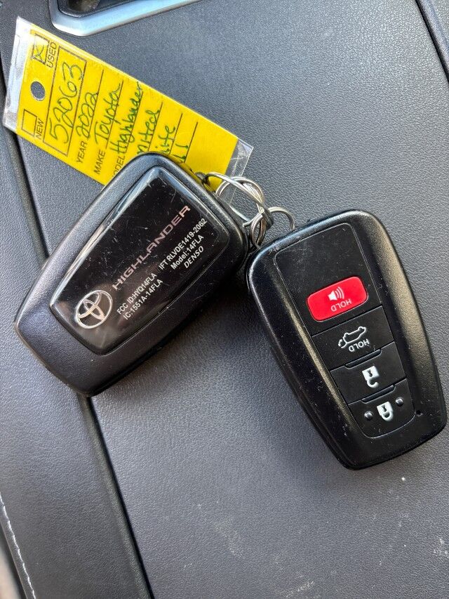 2022 Toyota Highlander Limited Cleveland OH