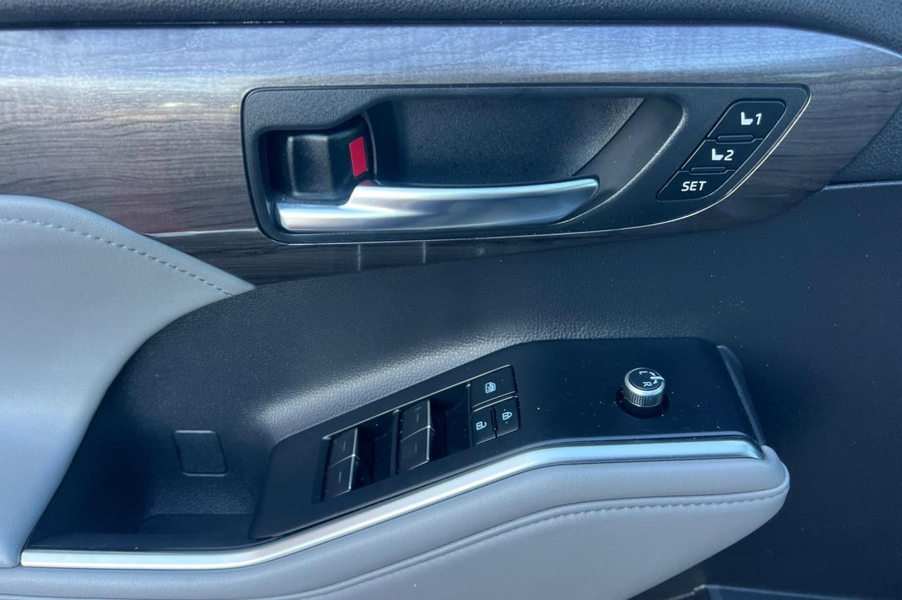 2022 Toyota Highlander Limited Ontario OR