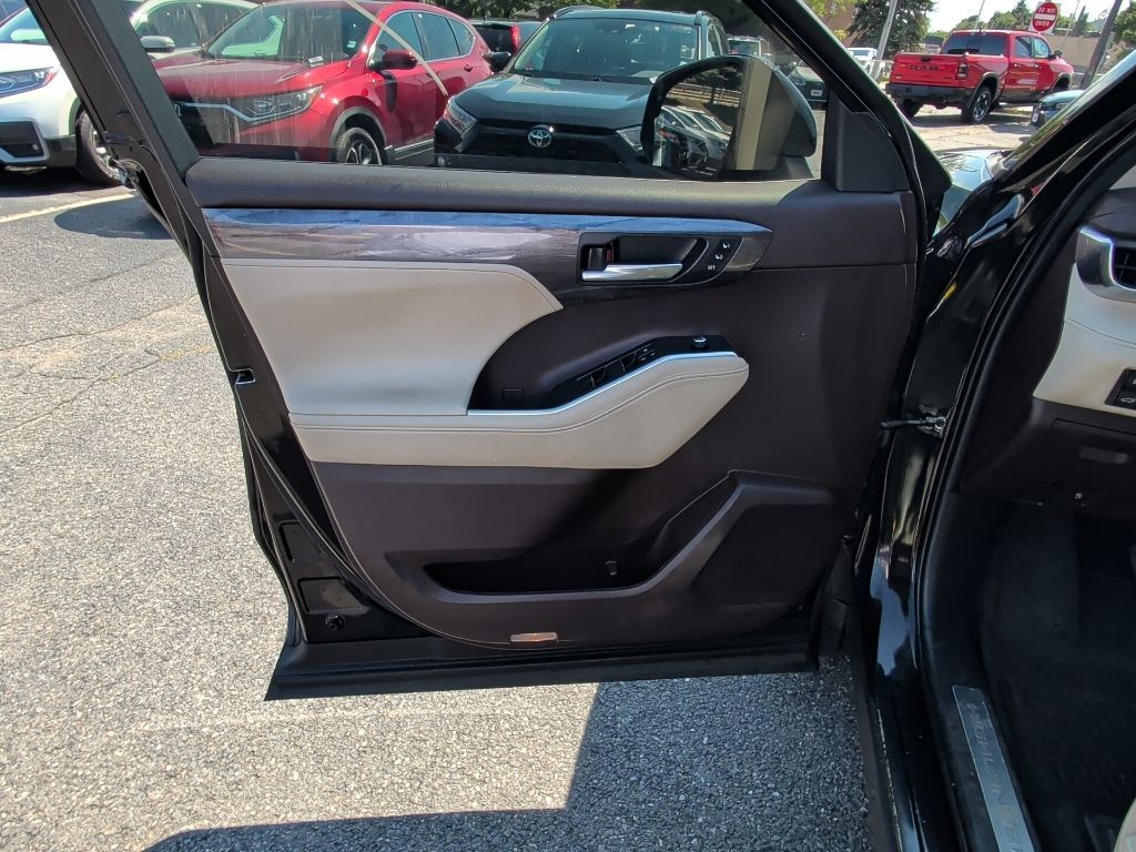 2022 Toyota Highlander Limited Worcester MA