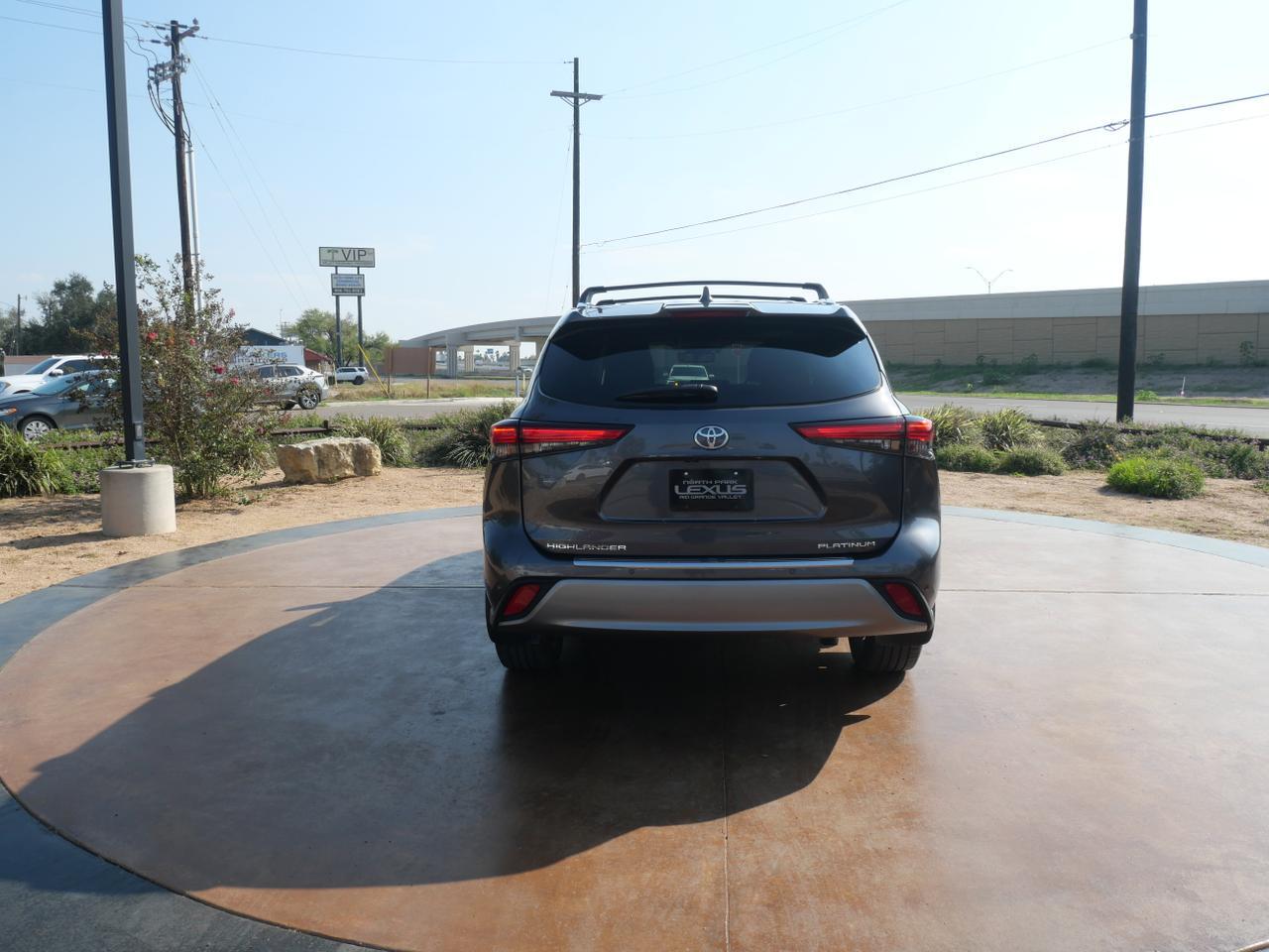 2022 Toyota Highlander Platinum