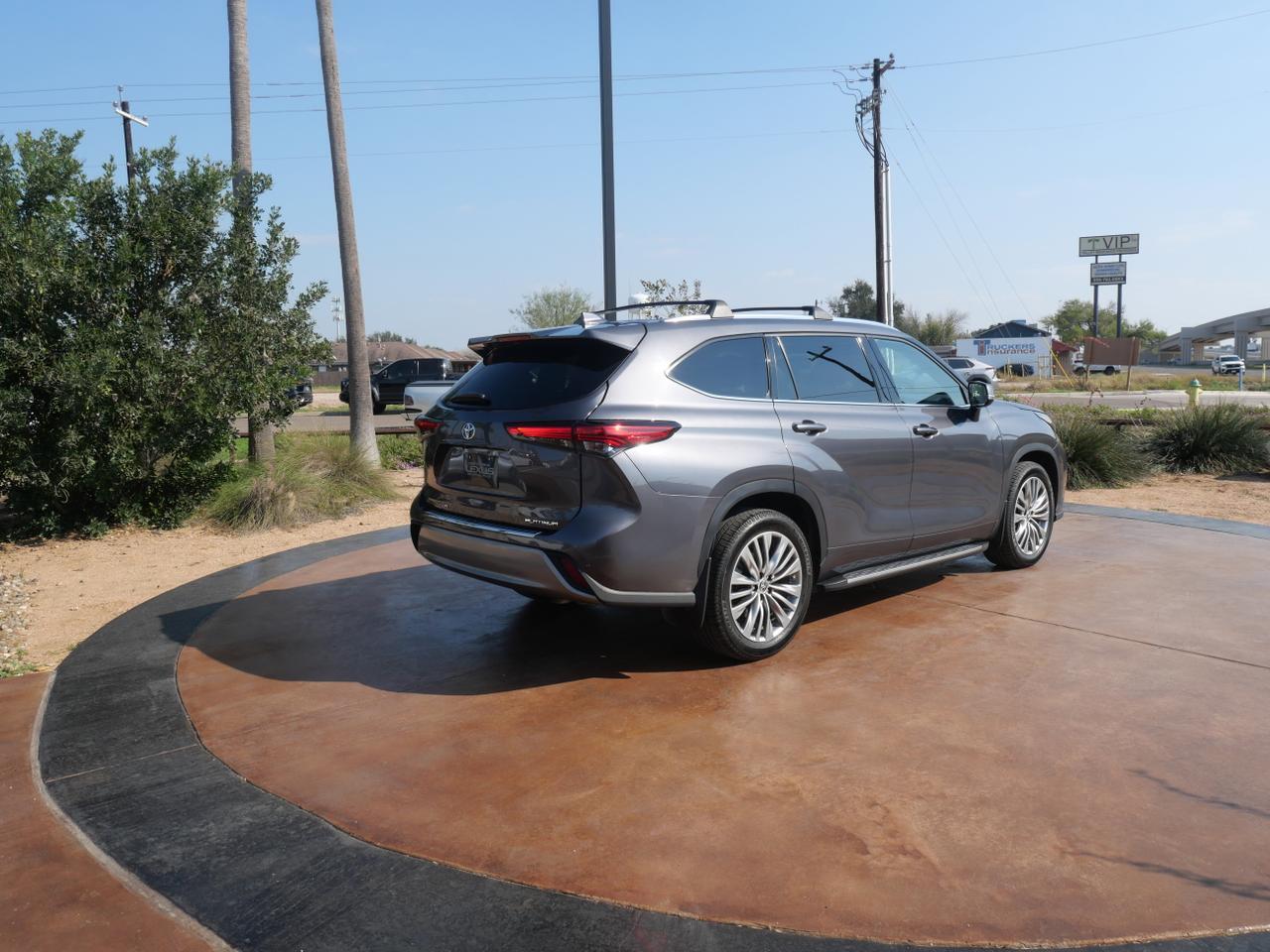 2022 Toyota Highlander Platinum