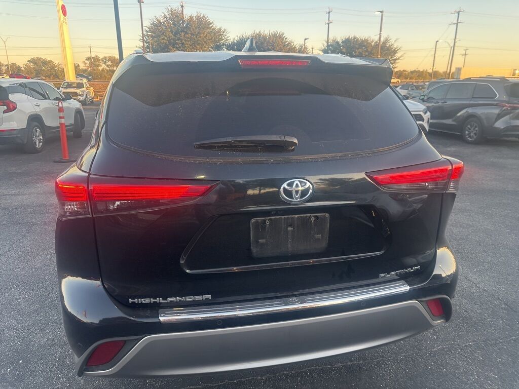 2022 Toyota Highlander Platinum