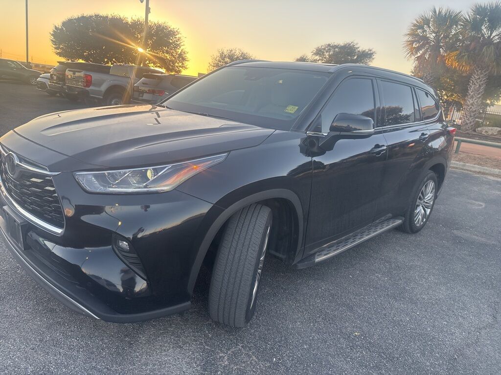 2022 Toyota Highlander Platinum