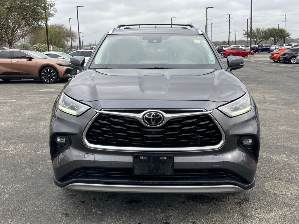 2022 Toyota Highlander Platinum