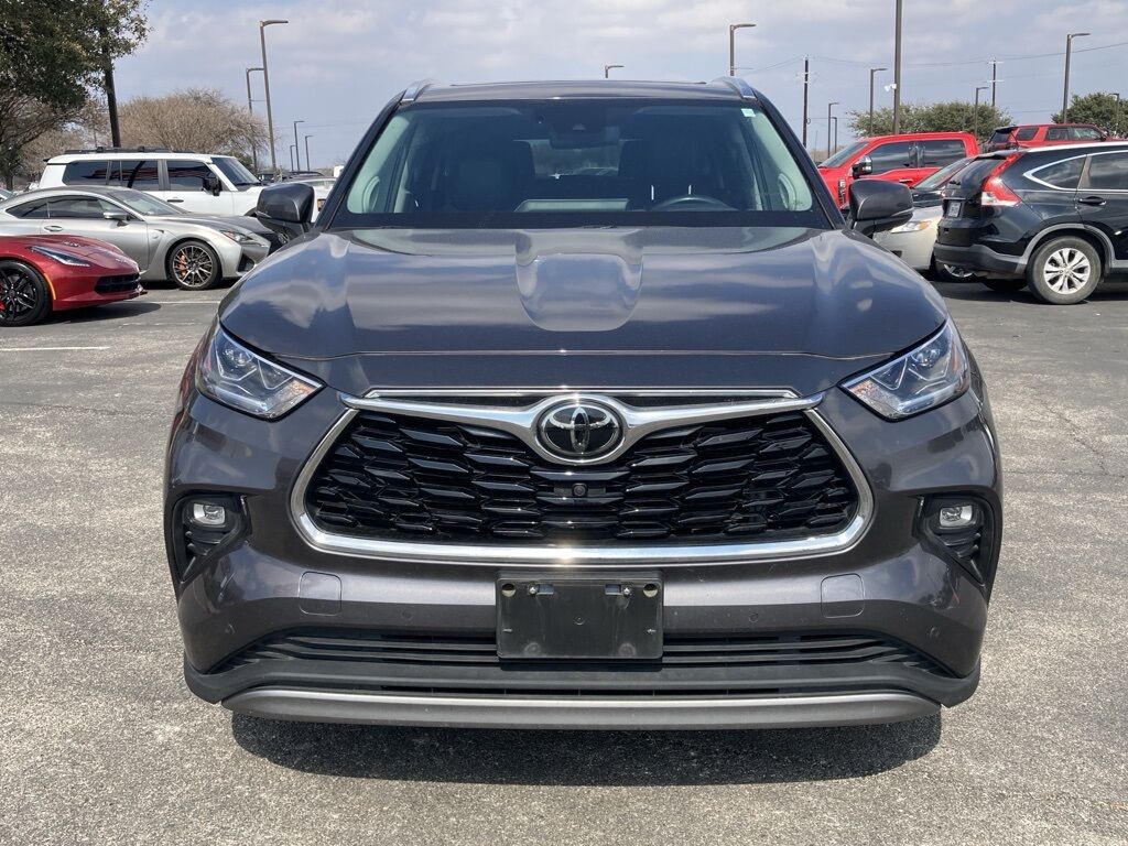 2022 Toyota Highlander Platinum