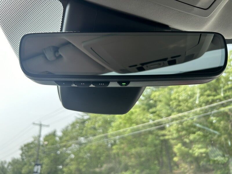 2022 Toyota Highlander XLE - LOW MILES - 8 PASSENGER - LEATHER Whitinsville MA