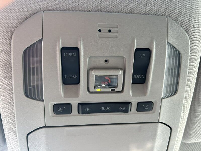 2022 Toyota Highlander XLE - LOW MILES - 8 PASSENGER - LEATHER Whitinsville MA
