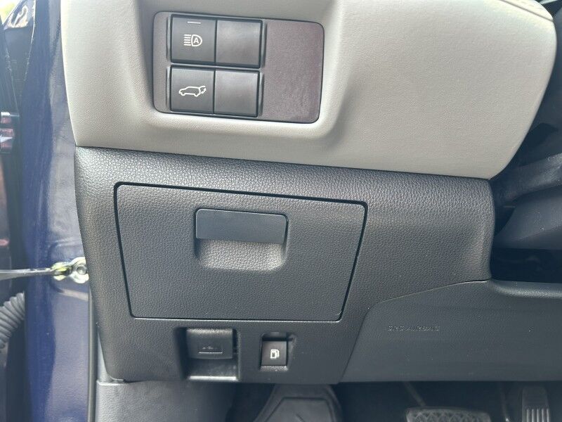 2022 Toyota Highlander XLE - LOW MILES - 8 PASSENGER - LEATHER Whitinsville MA