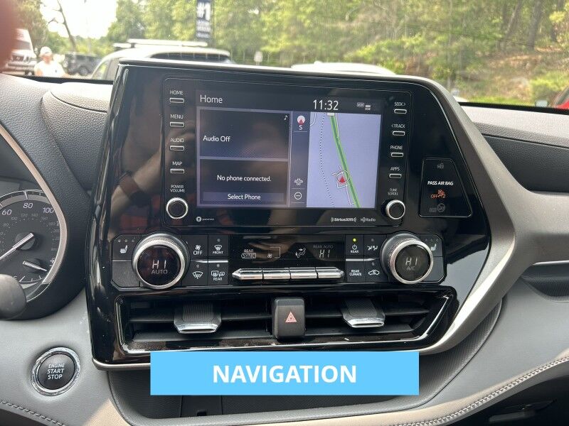 2022 Toyota Highlander XLE - LOW MILES - 8 PASSENGER - LEATHER Whitinsville MA