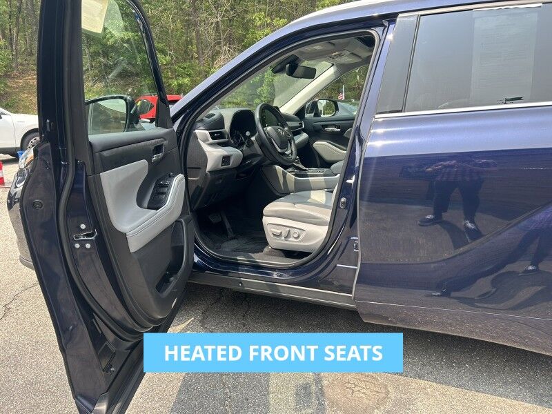 2022 Toyota Highlander XLE - LOW MILES - 8 PASSENGER - LEATHER Whitinsville MA
