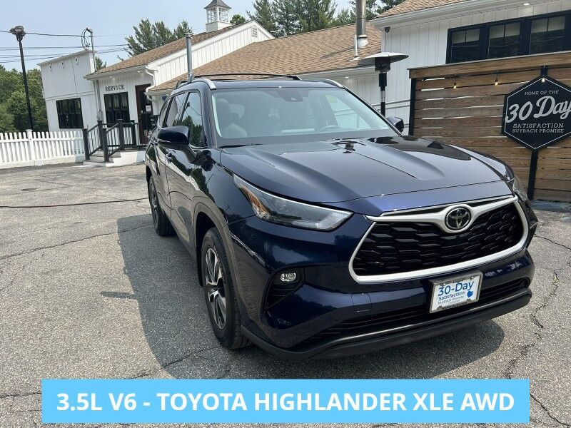 2022 Toyota Highlander XLE - LOW MILES - 8 PASSENGER - LEATHER Whitinsville MA