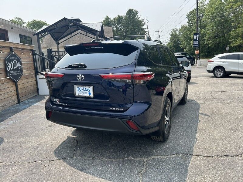 2022 Toyota Highlander XLE - LOW MILES - 8 PASSENGER - LEATHER Whitinsville MA