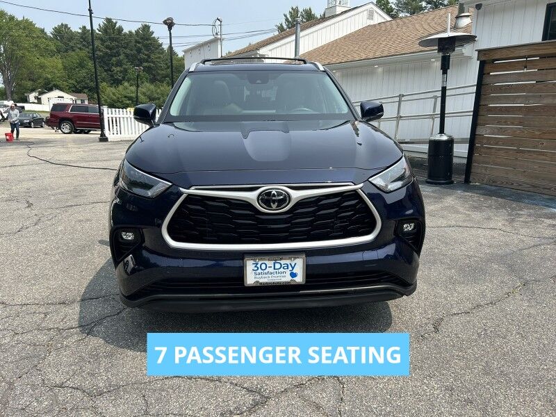 2022 Toyota Highlander XLE - LOW MILES - 8 PASSENGER - LEATHER Whitinsville MA