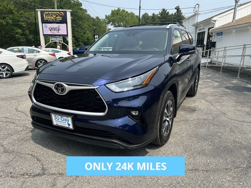 2022 Toyota Highlander XLE - LOW MILES - 8 PASSENGER - LEATHER Whitinsville MA