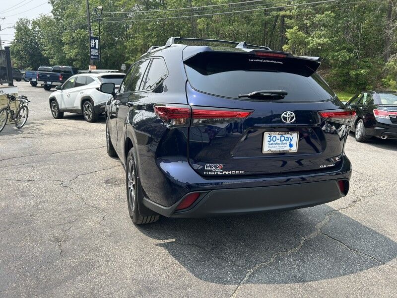 2022 Toyota Highlander XLE - LOW MILES - 8 PASSENGER - LEATHER Whitinsville MA