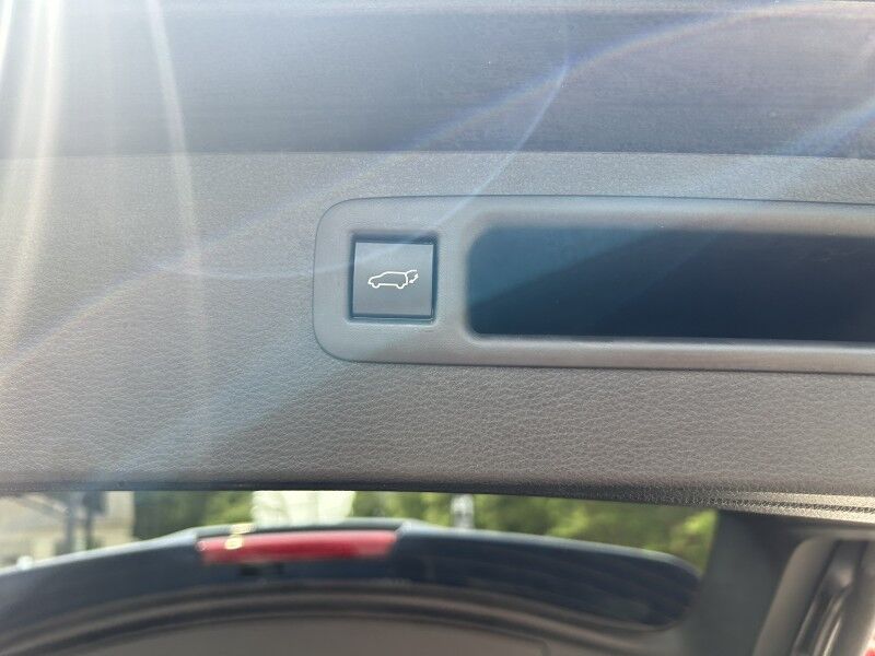 2022 Toyota Highlander XLE - LOW MILES - 8 PASSENGER - LEATHER Whitinsville MA