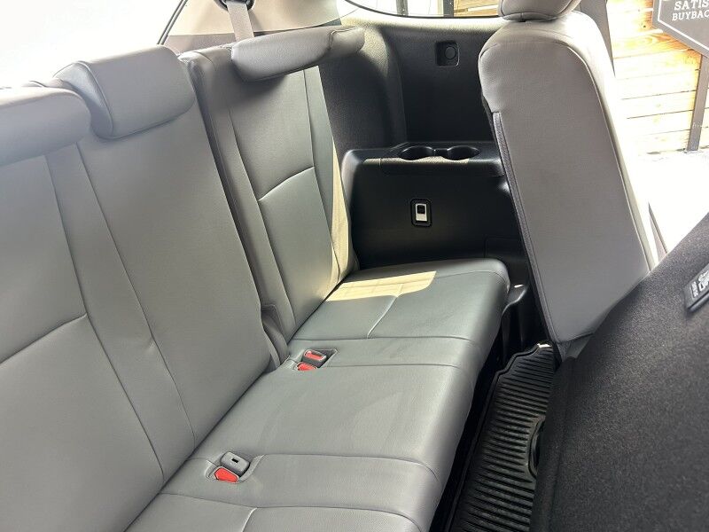 2022 Toyota Highlander XLE - LOW MILES - 8 PASSENGER - LEATHER Whitinsville MA