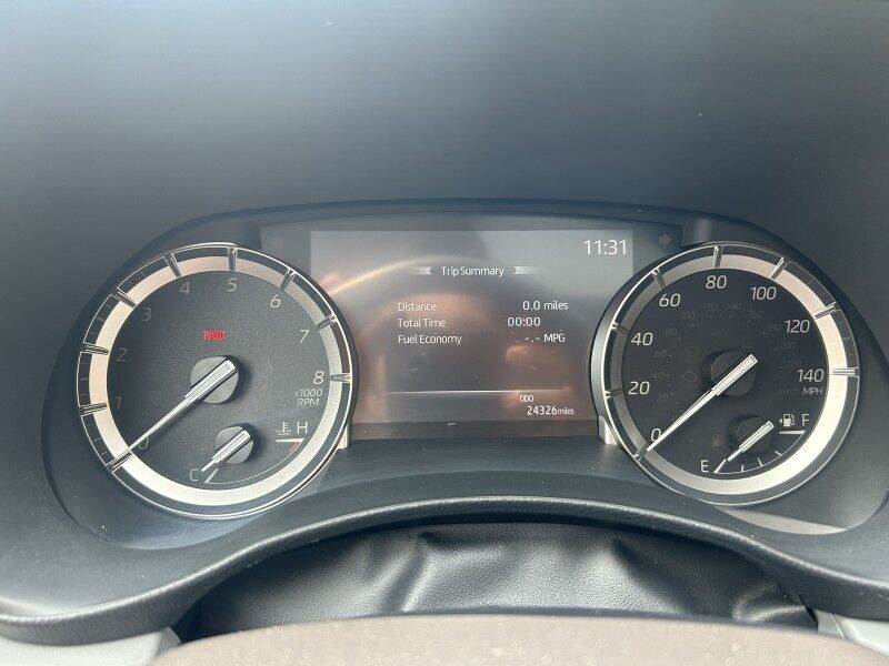 2022 Toyota Highlander XLE - LOW MILES - 8 PASSENGER - LEATHER Whitinsville MA