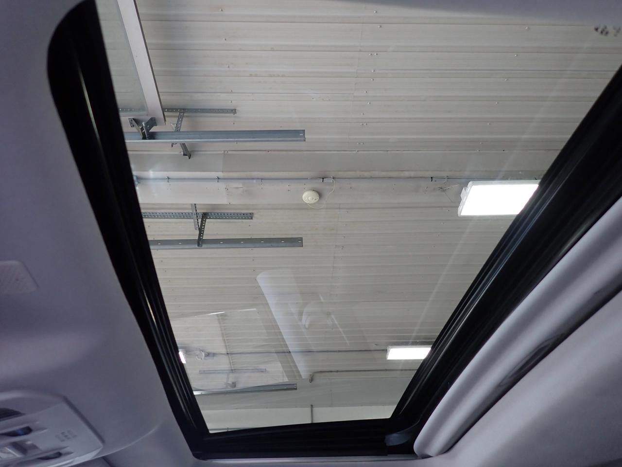 2022 Toyota Highlander XLE AWD LEATHER SUNROOF NAVI Listowel ON