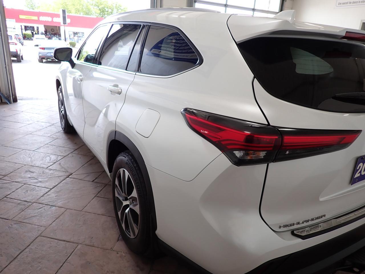 2022 Toyota Highlander XLE AWD LEATHER SUNROOF NAVI Listowel ON