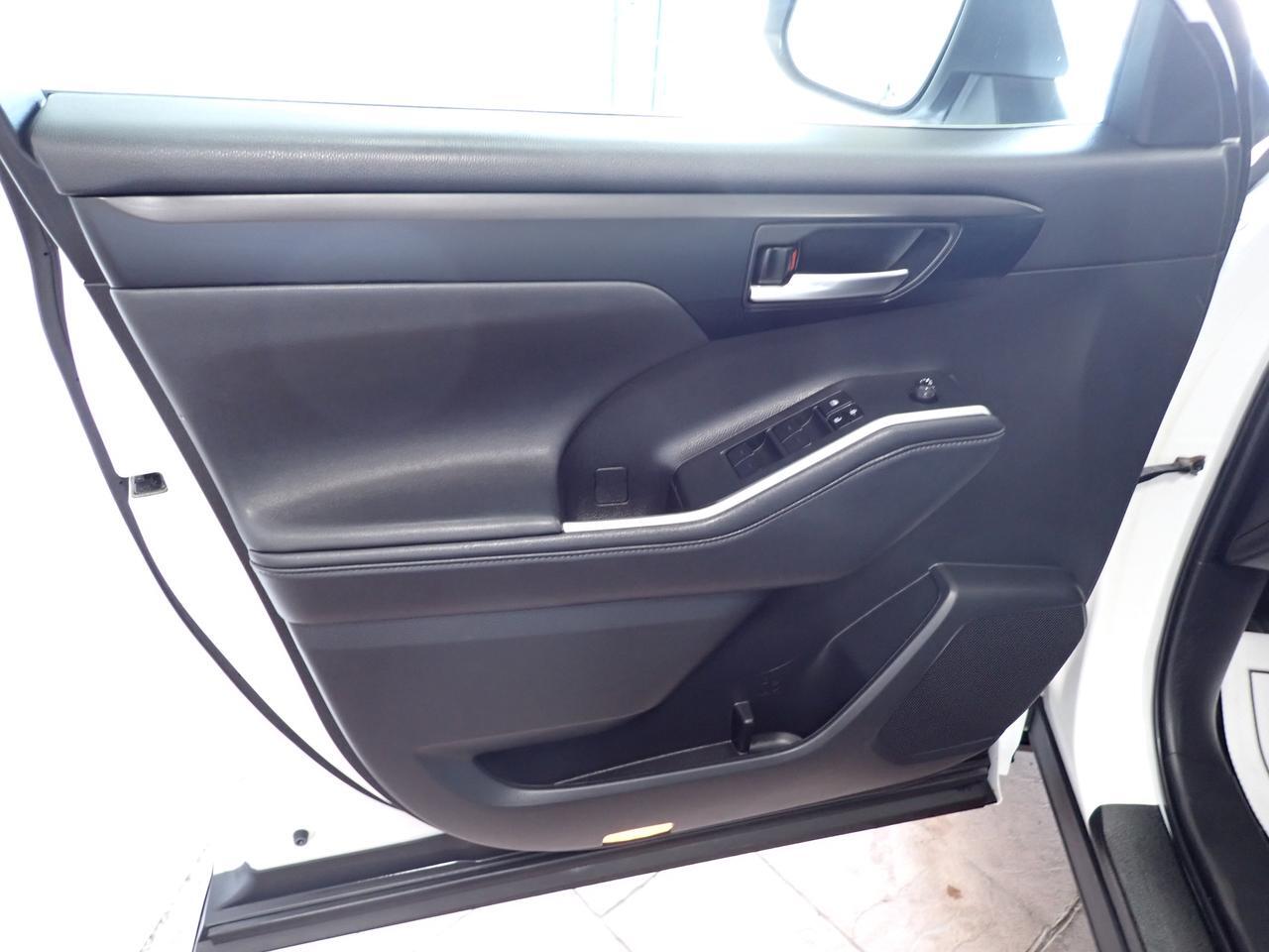 2022 Toyota Highlander XLE AWD LEATHER SUNROOF NAVI Listowel ON