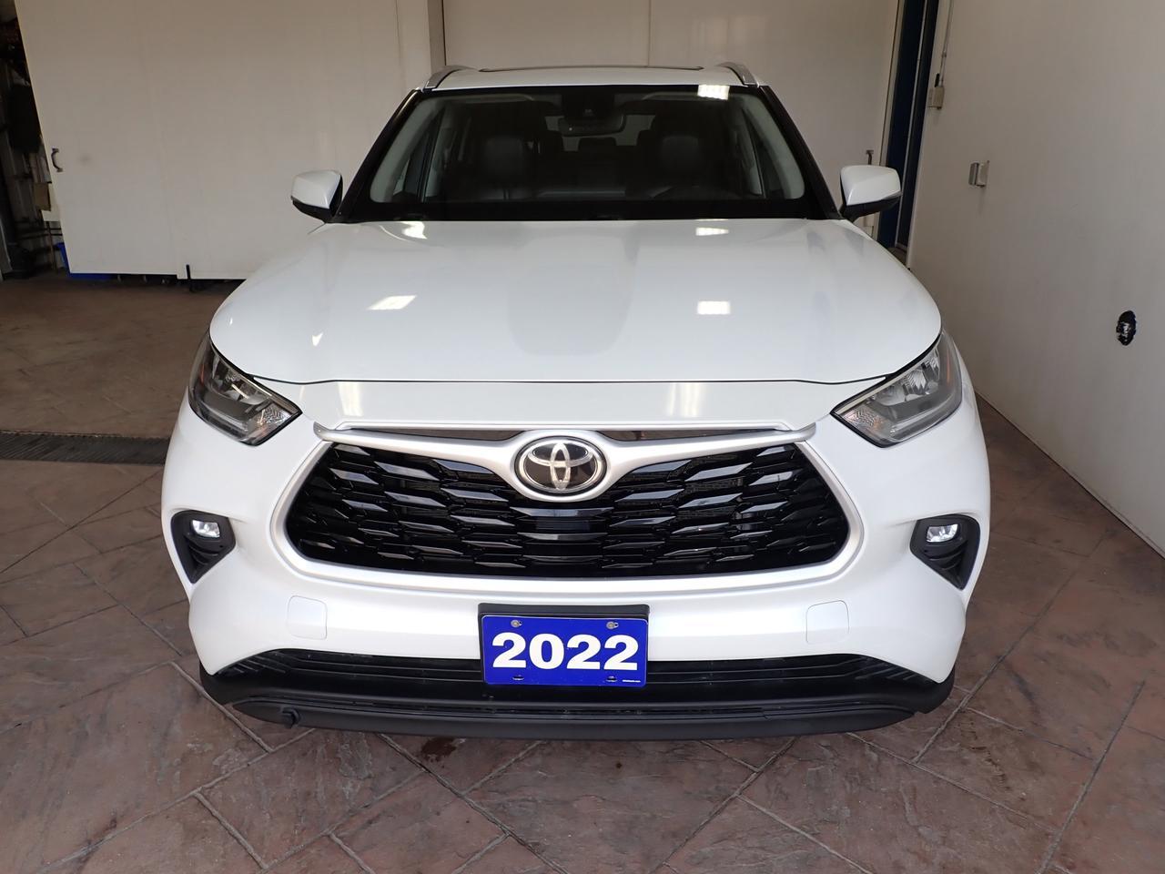 2022 Toyota Highlander XLE AWD LEATHER SUNROOF NAVI Listowel ON