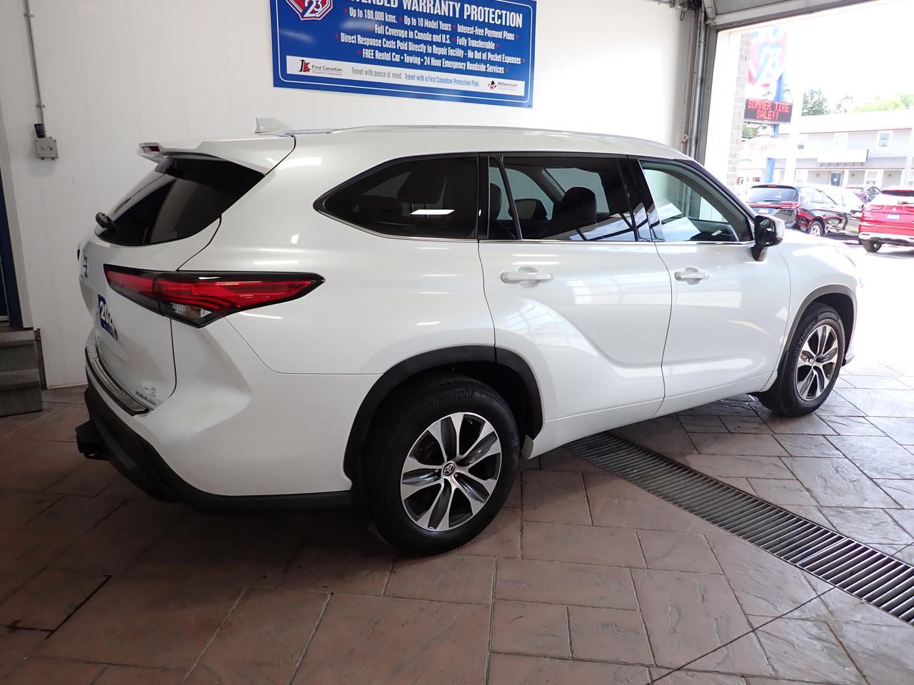 2022 Toyota Highlander XLE AWD LEATHER SUNROOF NAVI Listowel ON
