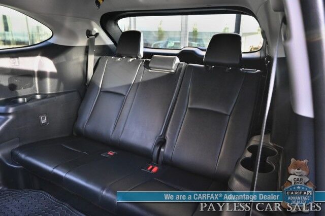 2022 Toyota Highlander XLE / AWD / Power & Heated Leather Seats / Sunroof / Adaptive Cruise / Lane Departure & Blind Spot Alert / Apple CarPlay & Android Auto / Backup Camera / Rear Captain Chairs / 3rd Row / Seats 7 / 1-Owner Anchorage AK