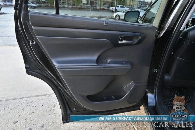 2022 Toyota Highlander XLE / AWD / Power & Heated Leather Seats / Sunroof / Adaptive Cruise / Lane Departure & Blind Spot Alert / Apple CarPlay & Android Auto / Backup Camera / Rear Captain Chairs / 3rd Row / Seats 7 / 1-Owner Anchorage AK