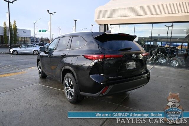 2022 Toyota Highlander XLE / AWD / Power & Heated Leather Seats / Sunroof / Adaptive Cruise / Lane Departure & Blind Spot Alert / Apple CarPlay & Android Auto / Backup Camera / Rear Captain Chairs / 3rd Row / Seats 7 / 1-Owner Anchorage AK