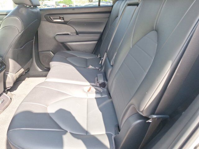 2022 Toyota Highlander XLE Hurst TX