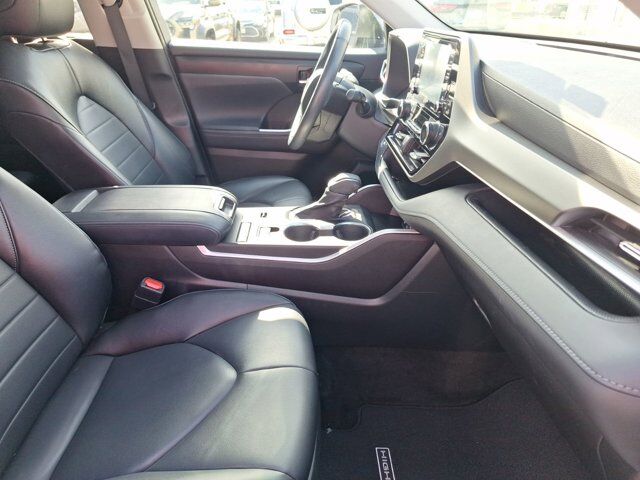 2022 Toyota Highlander XLE Hurst TX