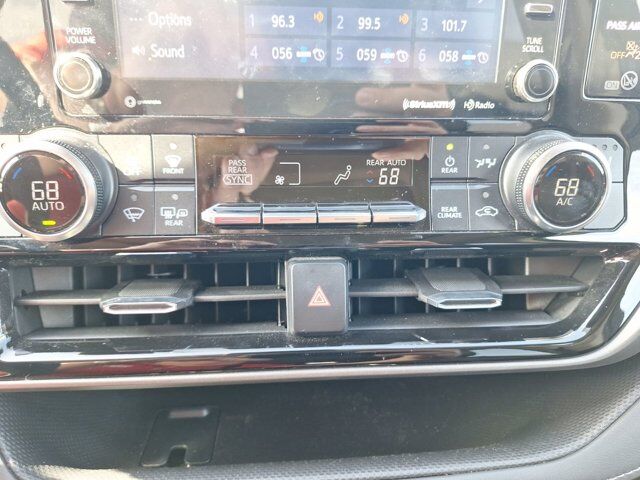 2022 Toyota Highlander XLE Hurst TX