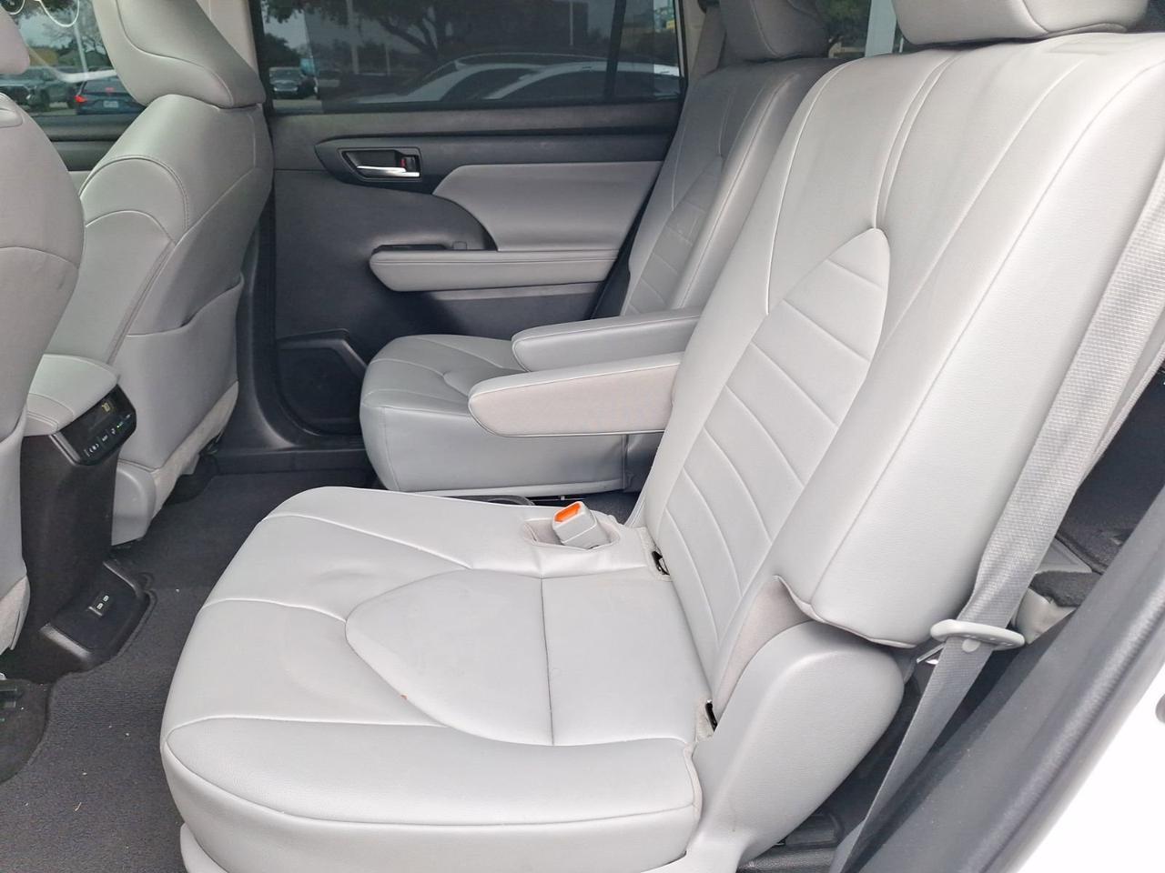 2022 Toyota Highlander XLE Hurst TX