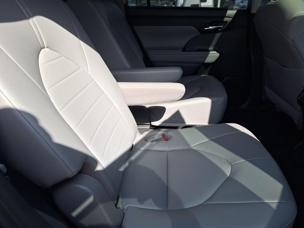 2022 Toyota Highlander XLE Hurst TX