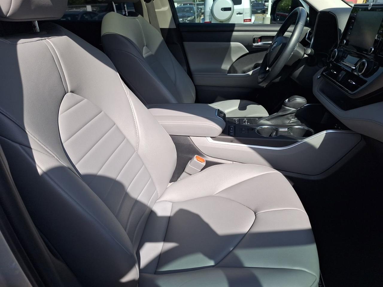 2022 Toyota Highlander XLE Hurst TX