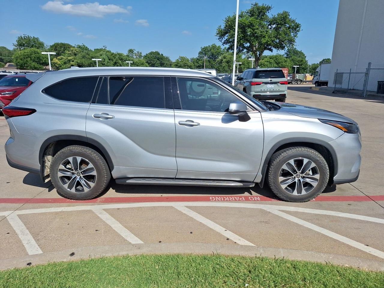 2022 Toyota Highlander XLE Hurst TX