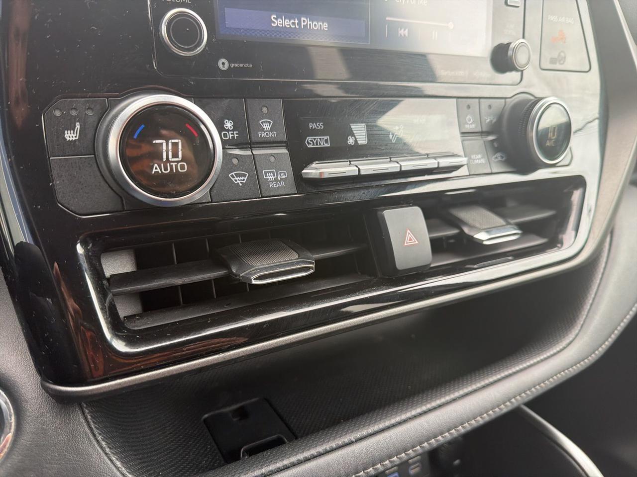 2022 Toyota Highlander XLE Bend OR
