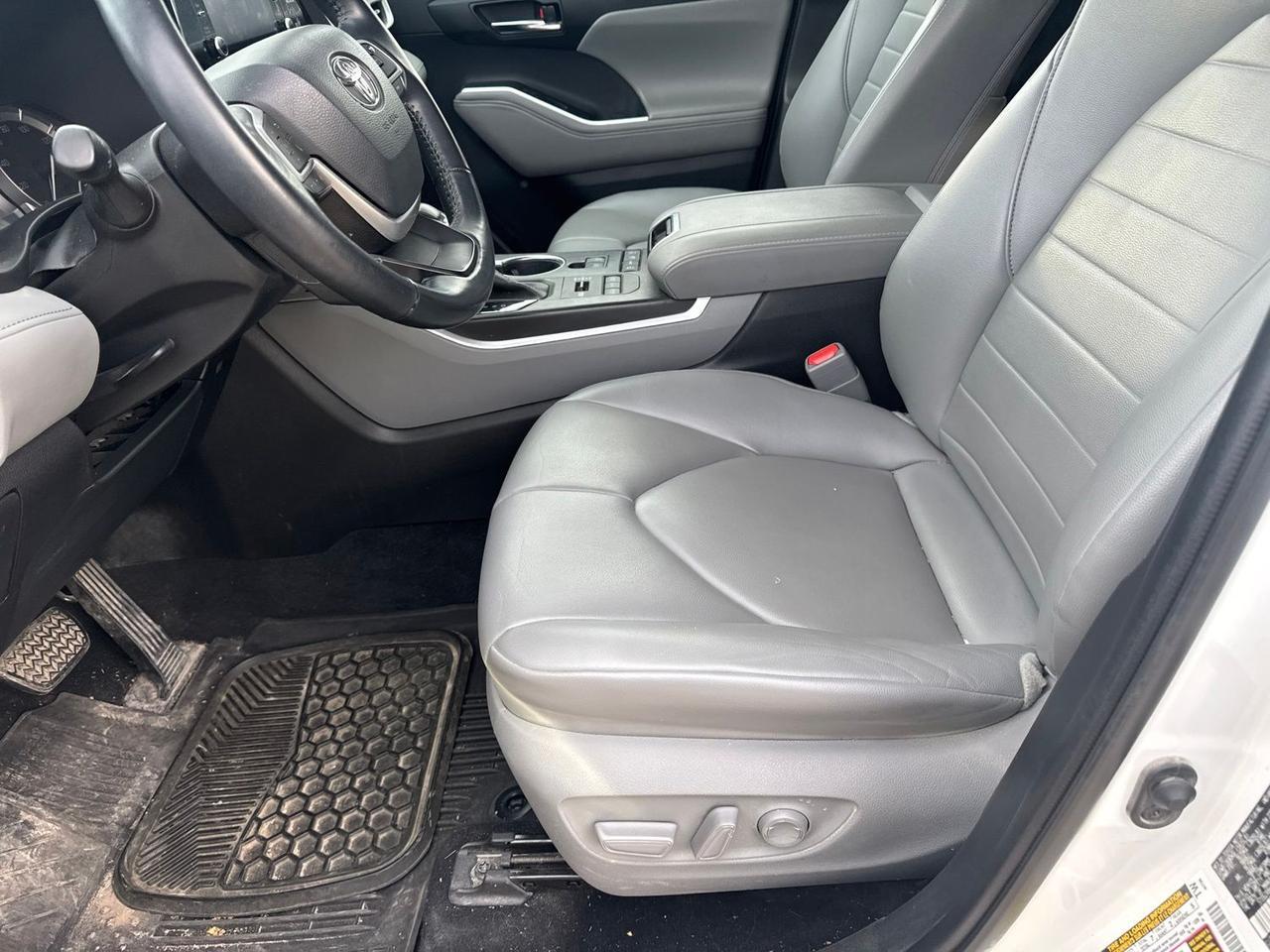 2022 Toyota Highlander XLE West Burlington IA