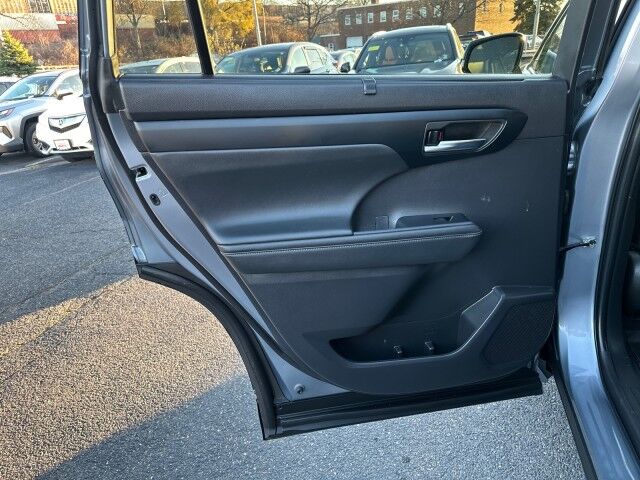 2022 Toyota Highlander XLE Worcester MA