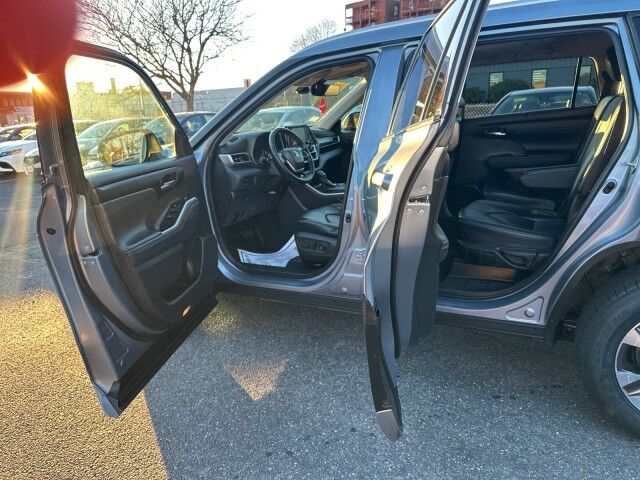 2022 Toyota Highlander XLE Worcester MA