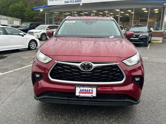 2022 Toyota Highlander XLE Worcester MA