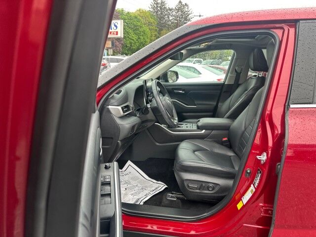 2022 Toyota Highlander XLE Worcester MA