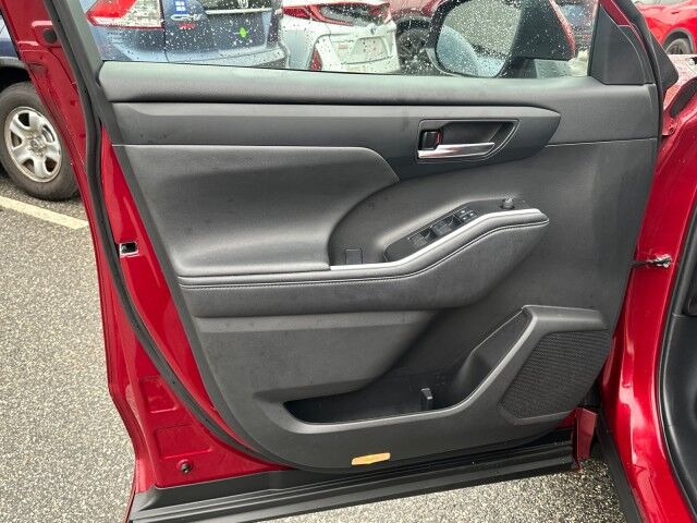 2022 Toyota Highlander XLE Worcester MA