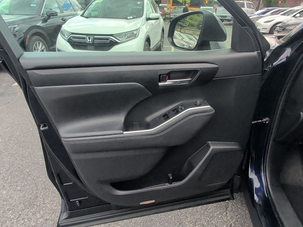 2022 Toyota Highlander XLE Worcester MA